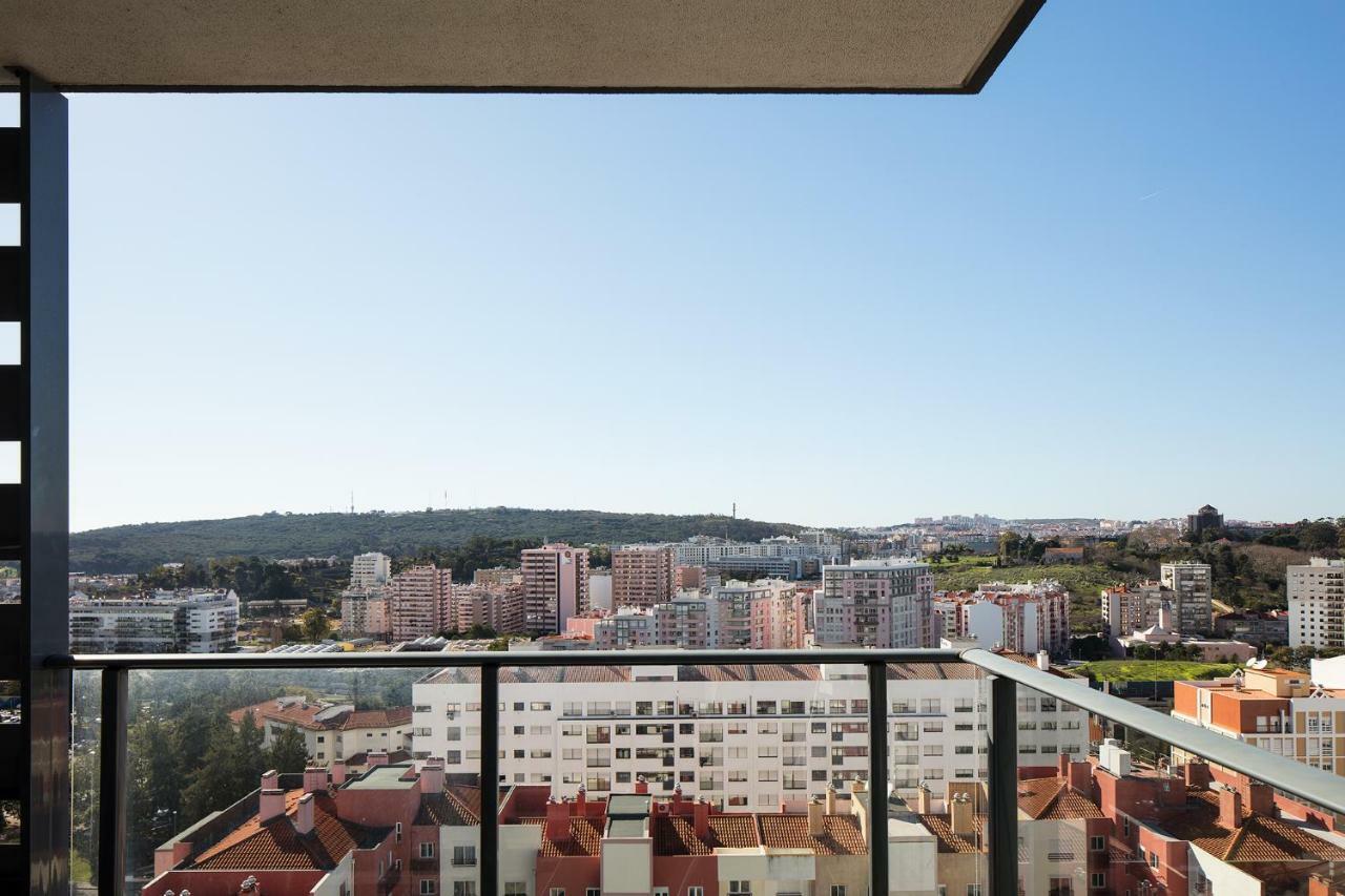 Skyscraper Riverview Lisbon With Indoor Pool Exterior photo